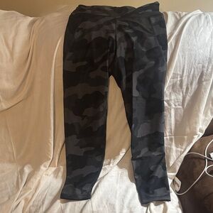 Old Navy Black Camouflage Leggings